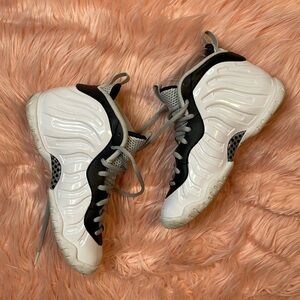 Nike‎ Air Foamposite Pro Chrome White Size 5Y/6.5 woman’s